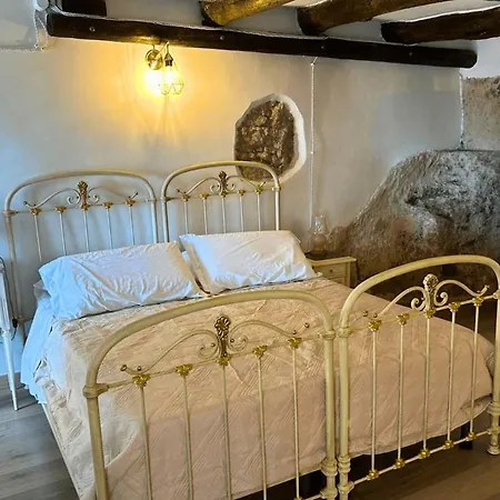 公寓 Remarkable Medieval Clifftop With Panoramic Sea Views To Stromboli Beautifully Restored And Fully Equipped *