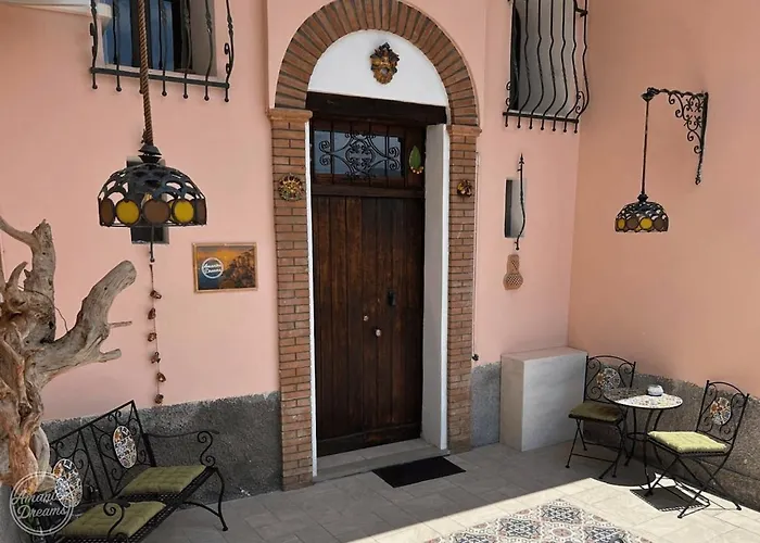 Remarkable Medieval Clifftop With Panoramic Sea Views To Stromboli Beautifully Restored And Fully Equipped 阿曼泰阿