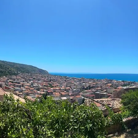 Appartement Remarkable Medieval Clifftop With Panoramic Sea Views To Stromboli Beautifully Restored And Fully Equipped