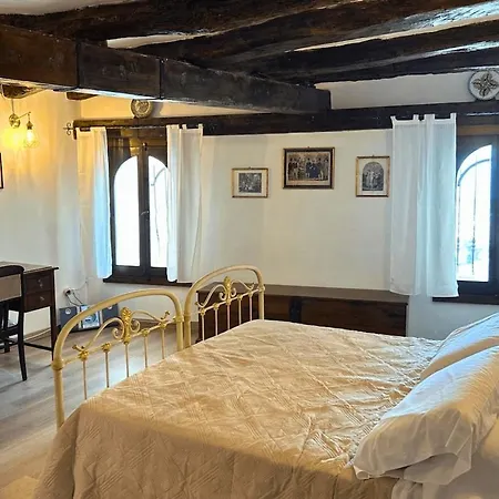 Remarkable Medieval Clifftop With Panoramic Sea Views To Stromboli Beautifully Restored And Fully Equipped Appartement