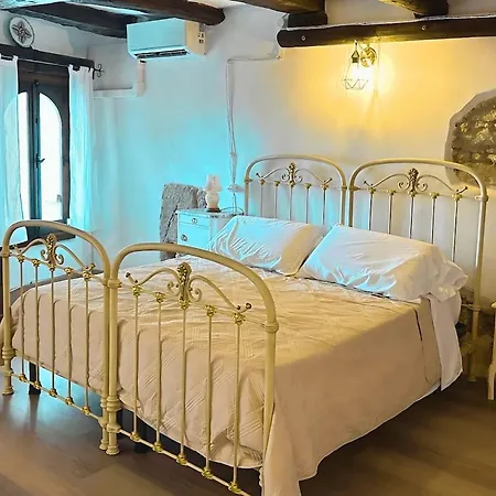 Апартаменты Remarkable Medieval Clifftop With Panoramic Sea Views To Stromboli Beautifully Restored And Fully Equipped Амантея