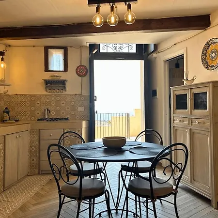 Remarkable Medieval Clifftop With Panoramic Sea Views To Stromboli Beautifully Restored And Fully Equipped Appartement *