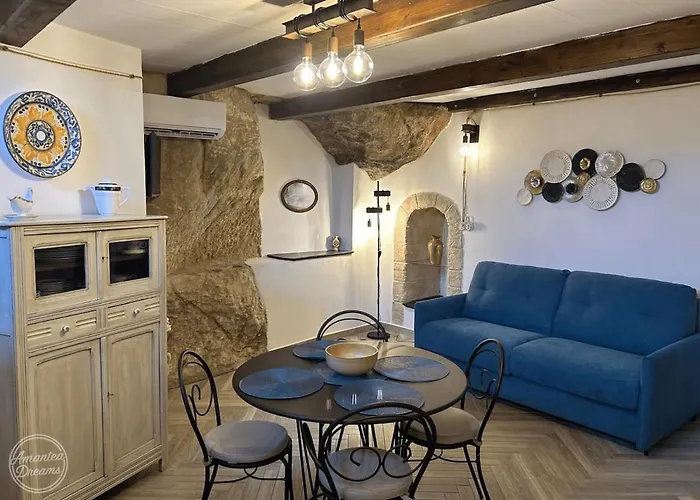 Remarkable Medieval Clifftop With Panoramic Sea Views To Stromboli Beautifully Restored And Fully Equipped * 아망테