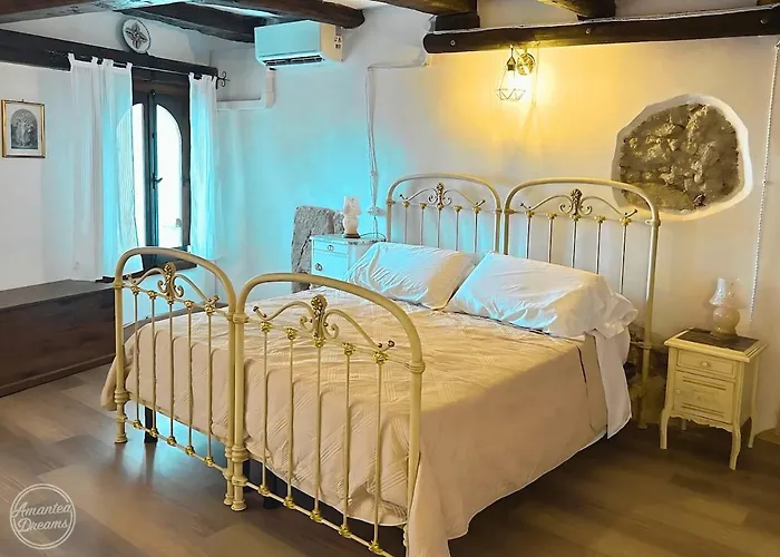 Апартаменты Remarkable Medieval Clifftop With Panoramic Sea Views To Stromboli Beautifully Restored And Fully Equipped Амантея